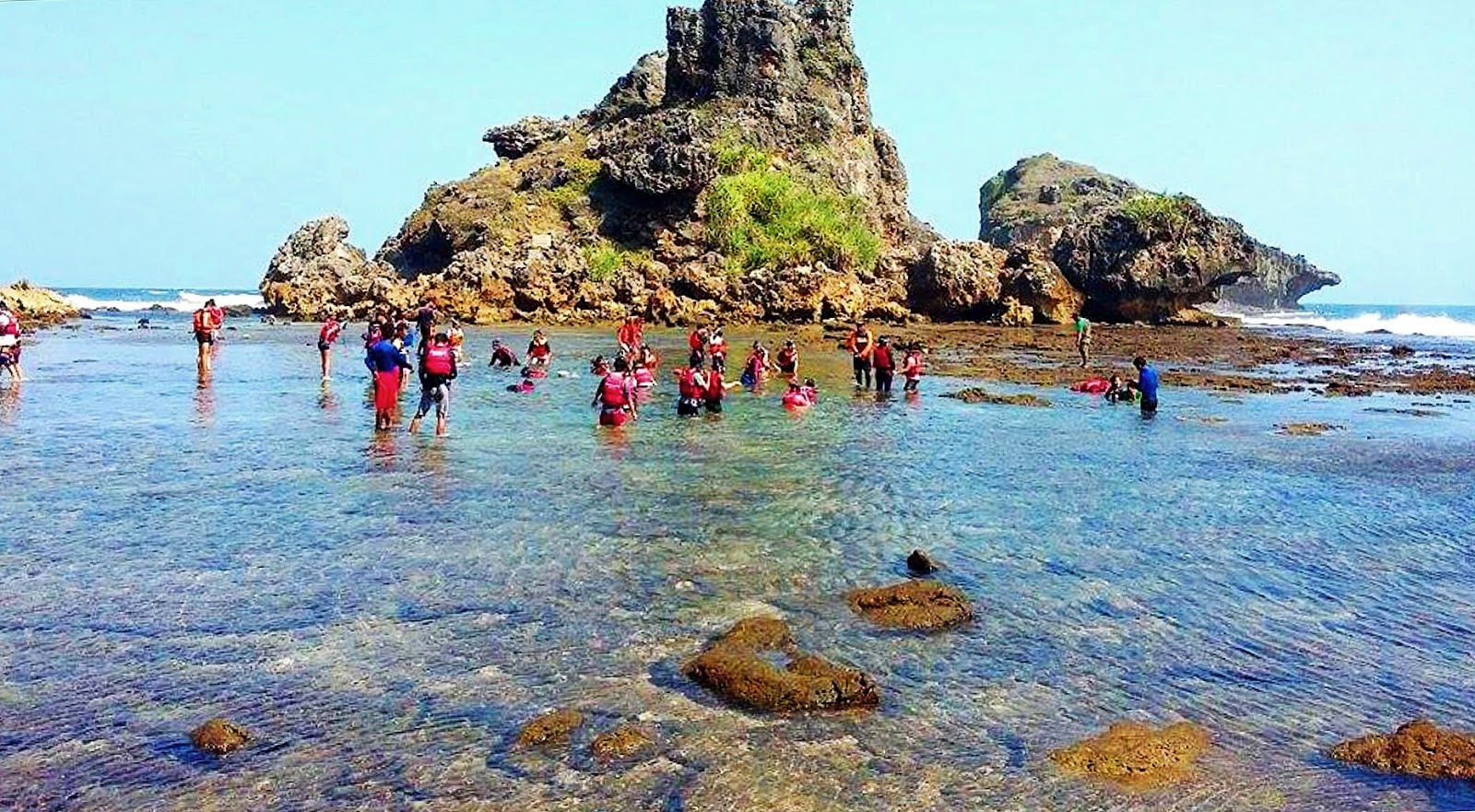 Paket Wisata Jogja Snorkling Di Pantai Nglambor