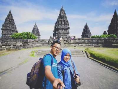 foto selfie honeymoon candi prambanan